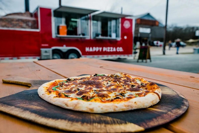 When Does Happy's Pizza Open